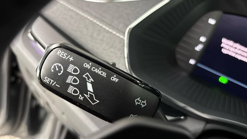 Škoda Octavia 2.0 TDI DSG Style Combi - fotka 14 z 25