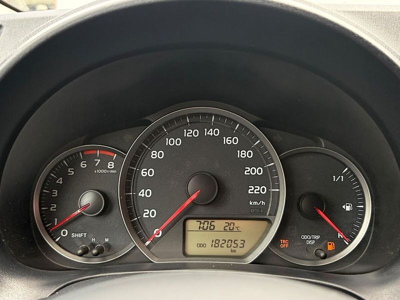 Toyota Yaris 1.3 Style VIP senso smart - fotka 8 z 14
