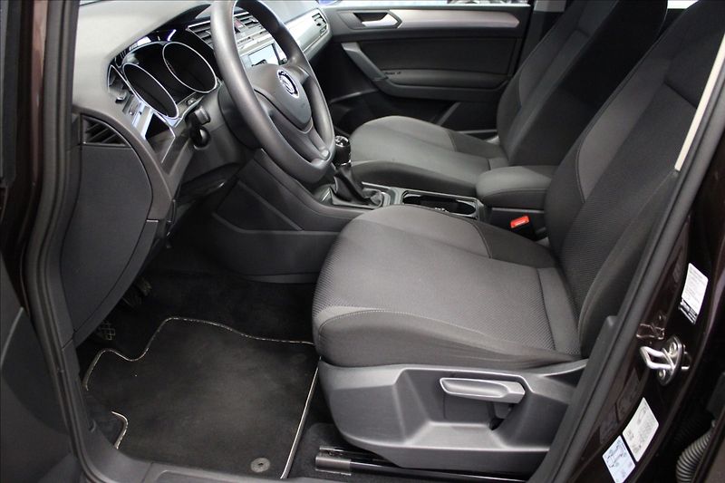 Volkswagen Touran 1,2 TSI 1.majitel - fotka 8 z 31