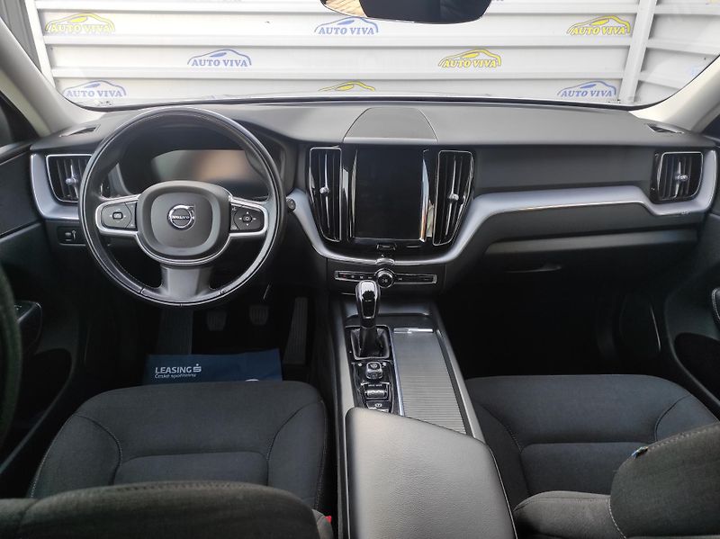 Volvo XC60 2,0 D3 Drive-E, Momentum Pro - fotka 18 z 41