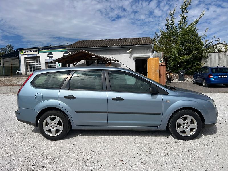 Ford Focus 1.6 i - fotka 11 z 14