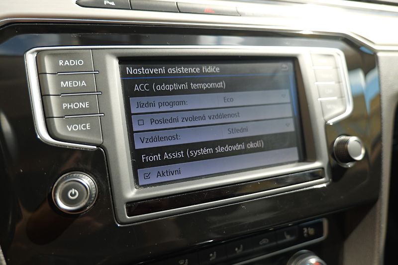 Volkswagen Passat - fotka 25 z 35