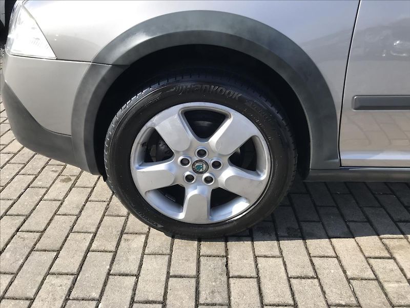 Škoda Octavia 2,0   Scout 4x4 - fotka 7 z 14