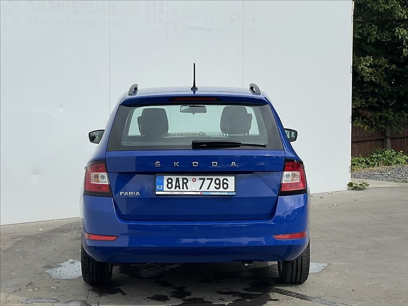 Škoda Fabia 1,0 TSI Combi Ambition Plus - fotka 23 z 24