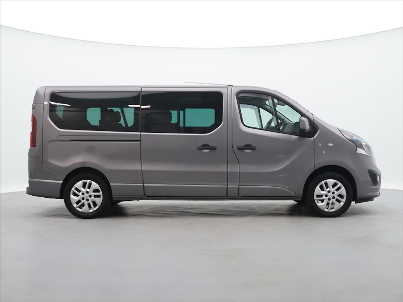 Opel Vivaro 1,6 DCTi BiTurbo 107kW DPH - fotka 8 z 35
