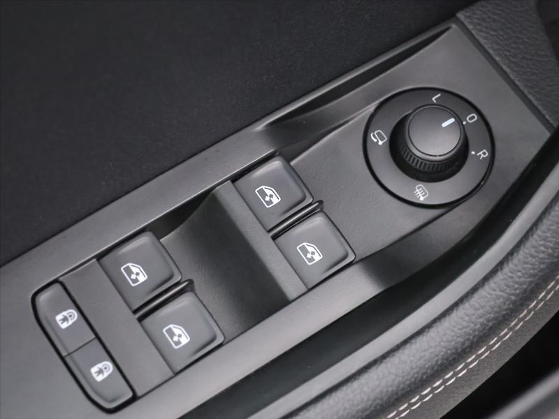 Škoda Superb 2,0 TDI 147kW DSG CZ Style DPH - fotka 15 z 36