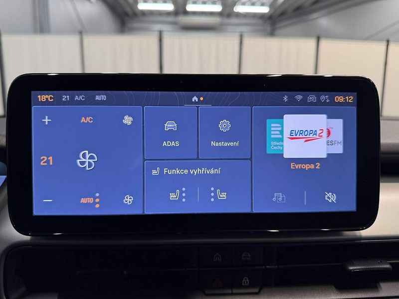 Jeep Avenger (2026) Altitude 1.2 Turbo e-Hybrid 11 - fotka 4 z 16