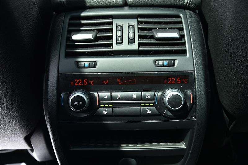 BMW Řada 5 530d xDrive M PAKET PANORAMA - fotka 24 z 28