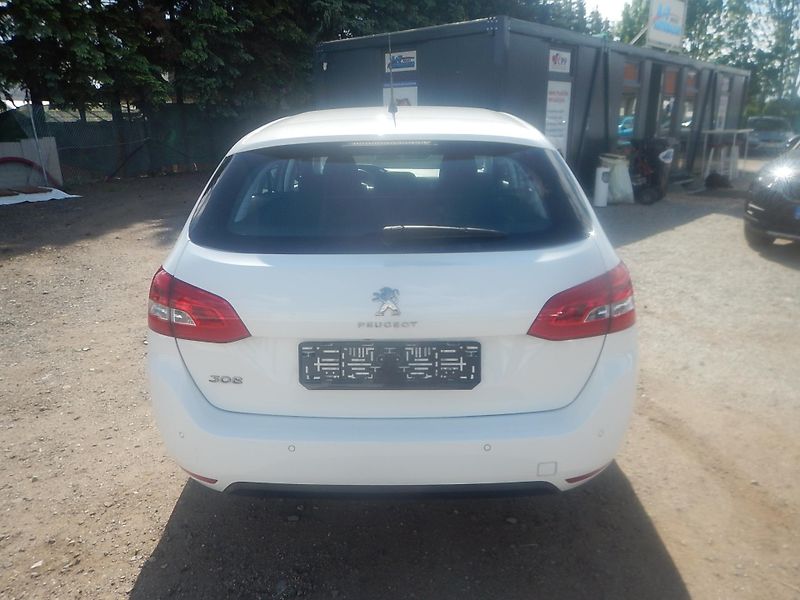 Peugeot 308 1.5 Hdi 96 kw - fotka 7 z 13