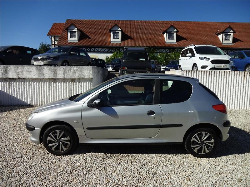 Peugeot 206 1,1 i - fotka 4 z 37