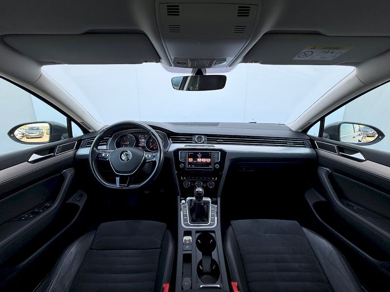 Volkswagen Passat (2016) 2.0 TDI 110kW HighLine - fotka 10 z 35