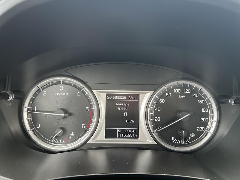 Suzuki Vitara 1.6DDiS 4x4 KLIMA KAMERA ALU - fotka 16 z 42