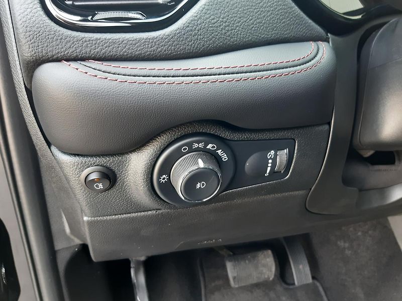 Dodge Durango (2026) 5,7 V8 HEMI  R/T 4x4 - fotka 29 z 48