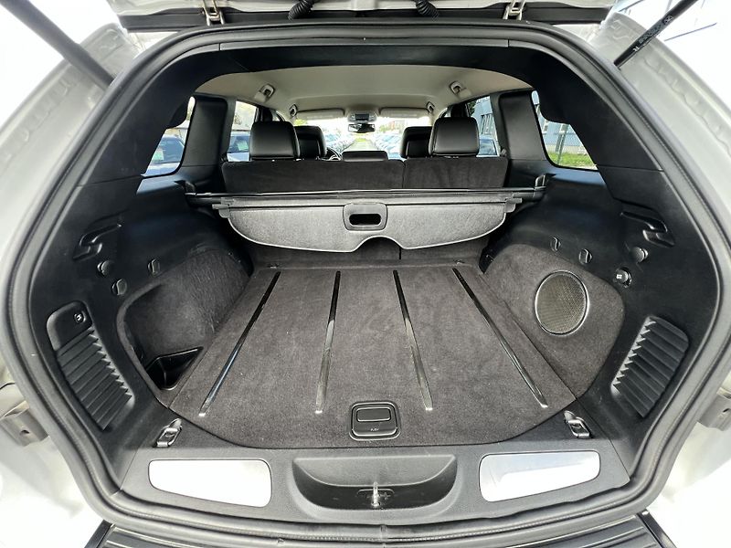 Jeep Grand Cherokee 3.0CRD AUTOMAT LIMITED TAŽNÉ - fotka 29 z 43