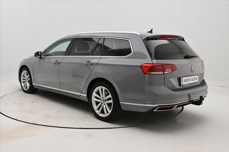 Volkswagen Passat 2,0 TDI 110 kW DSG ELEGANCE Zá - fotka 7 z 32