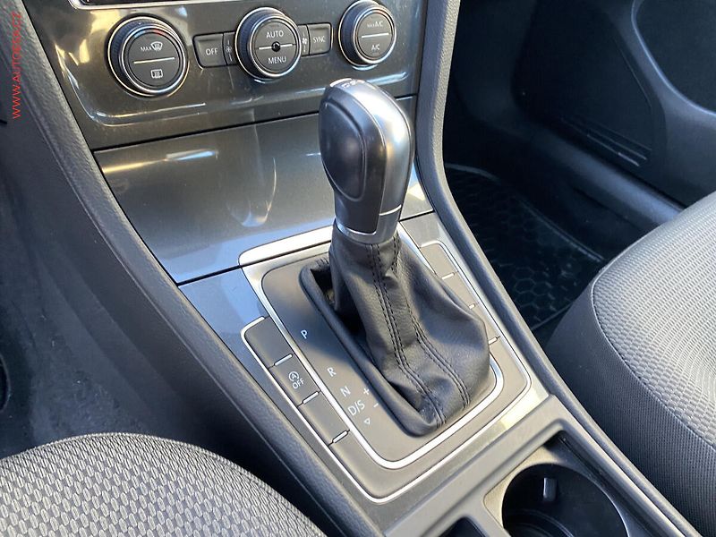 Volkswagen Golf (2018) 1.5TSi, 2.maj,ČR - fotka 16 z 17