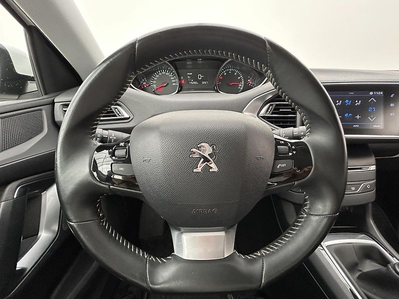 Peugeot 308 1.2 i . - fotka 15 z 21