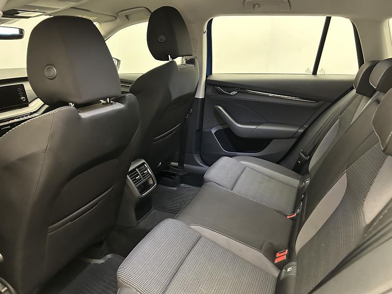 Škoda Octavia 2.0 TDI Ambition - fotka 18 z 25