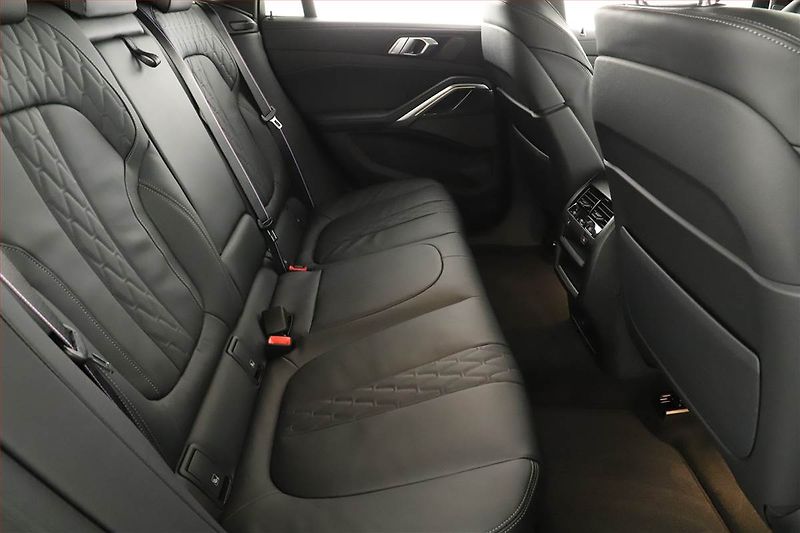 BMW X6 (2025) xDrive30d, M Paket, Navigace - fotka 7 z 20