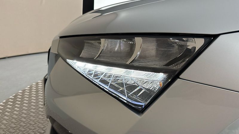 Škoda Scala 1.0 TSI Ambition - fotka 18 z 23