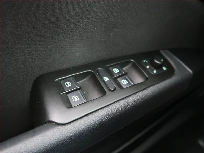 Škoda Superb (2010) 1.4 TSI, Navi, Xenony - fotka 17 z 23