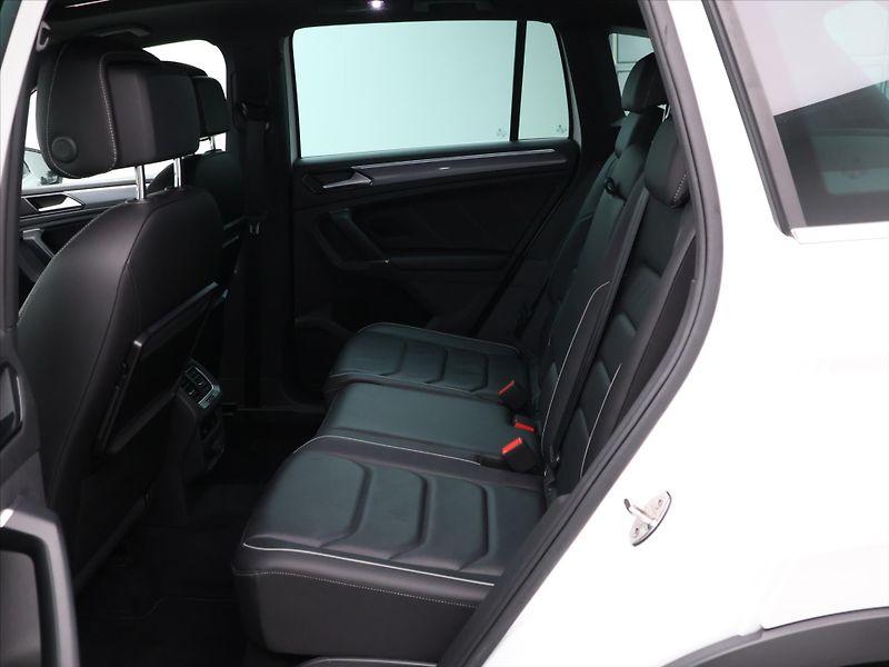 Volkswagen Tiguan 2,0 TDI 140kW 4M DSG R-Line - fotka 13 z 27