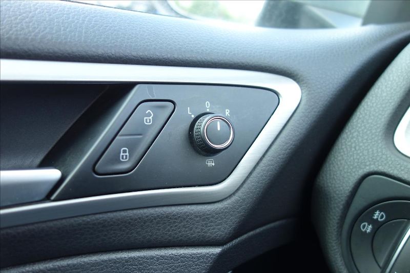 Volkswagen Golf 1,4 TSi,ČR,1 MAJ.,COMFORTLINE. - fotka 27 z 32