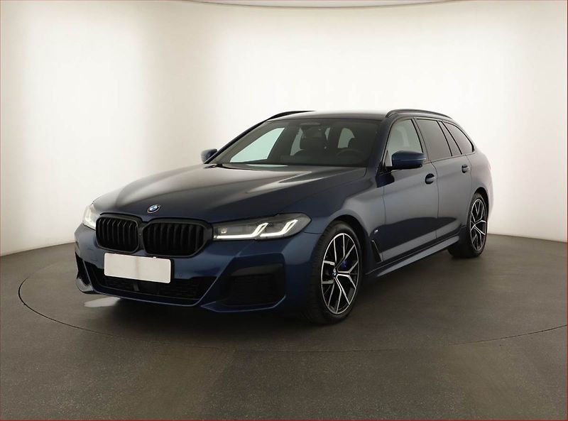 BMW Řada 5 (2021) M Sport 530d xDrive - fotka 2 z 21