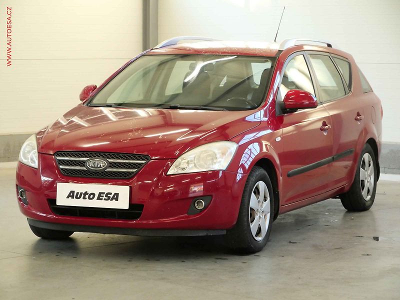 Toyota Auris (2010) 1.6VVTI, ČR, autoAC - fotka 3 z 19