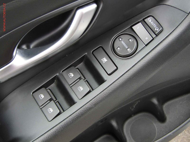 Hyundai i30 (2023) 1.0 T-GDi, 2.maj,ČR, Smart - fotka 11 z 22
