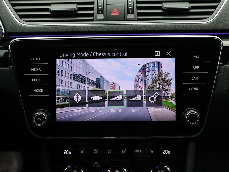 Škoda Superb 2,0 TDI 147kW CZ 4x4 L&K DSG D - fotka 35 z 52