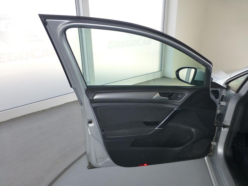 Volkswagen Golf (2013) 1,6TDI*81KW*VYHŘ.SEDADLA* - fotka 9 z 26