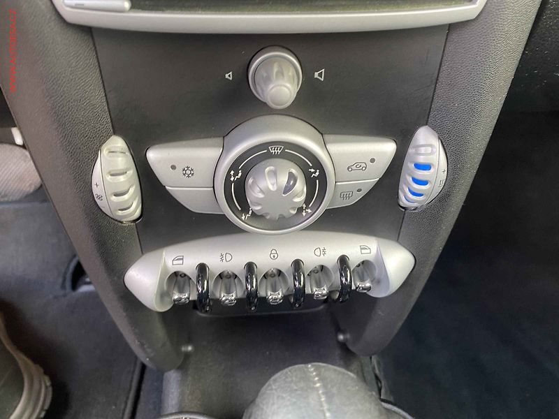 Mini Cooper (2008) 1.6D, AT, AC, temp - fotka 15 z 15