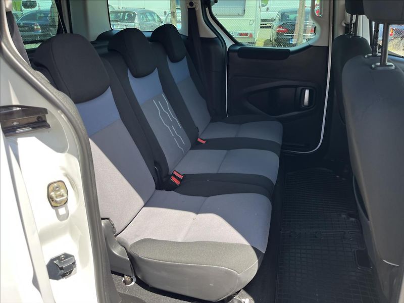 Peugeot Partner 1,6 HDi 5MÍST KLIM ROZVODY DPH - fotka 12 z 39