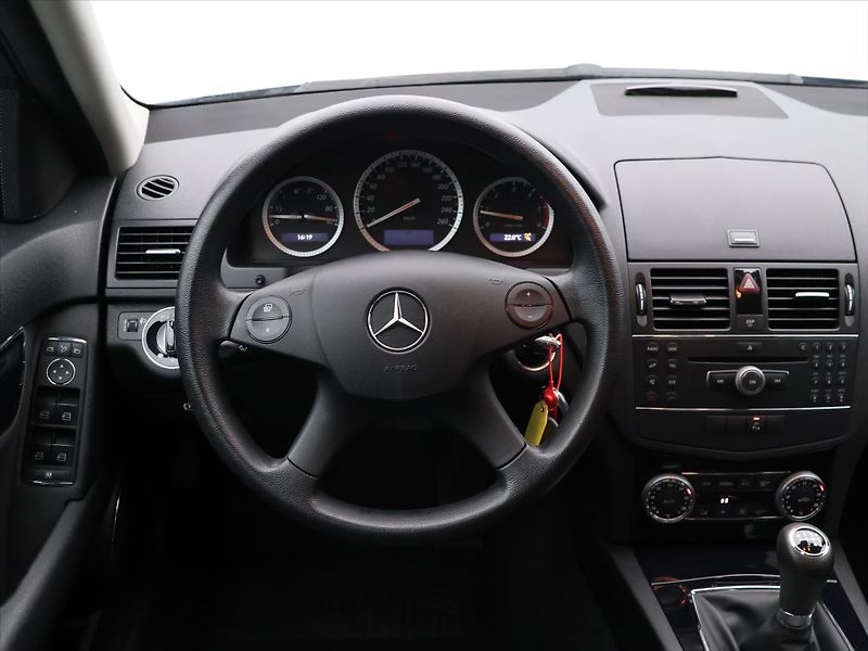 Mercedes-Benz Třídy C 2.2 200CDI 100KW 78'786 km - fotka 16 z 28