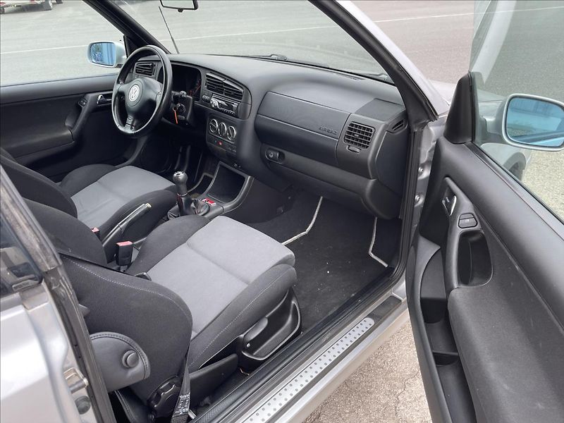 Volkswagen Golf 2,0i 85kW*Pěkný stav* - fotka 33 z 44