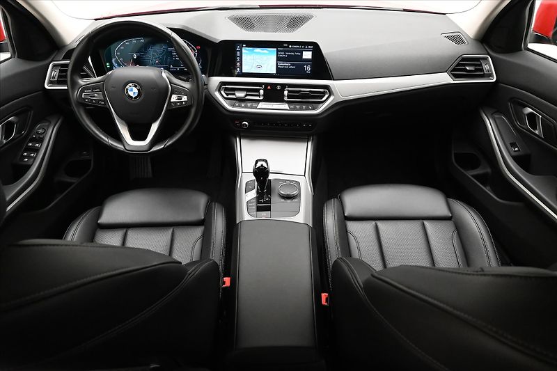 BMW Řada 3 2,0 320d 140 kW Steptronic Zár - fotka 15 z 32
