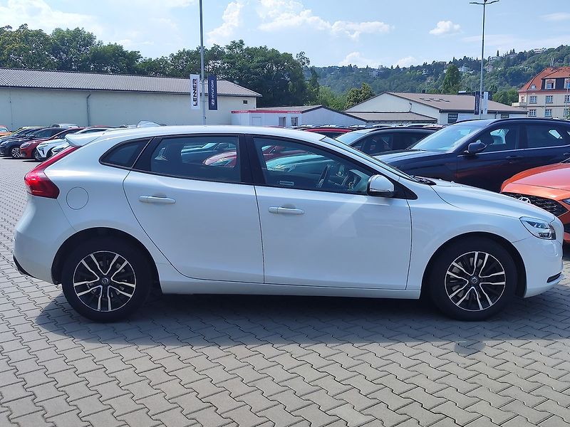 Volvo V40 2.0 D3/110kW ČR - fotka 4 z 27