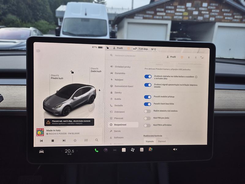 Tesla Model Y ZAMLUVENO ! - fotka 25 z 49