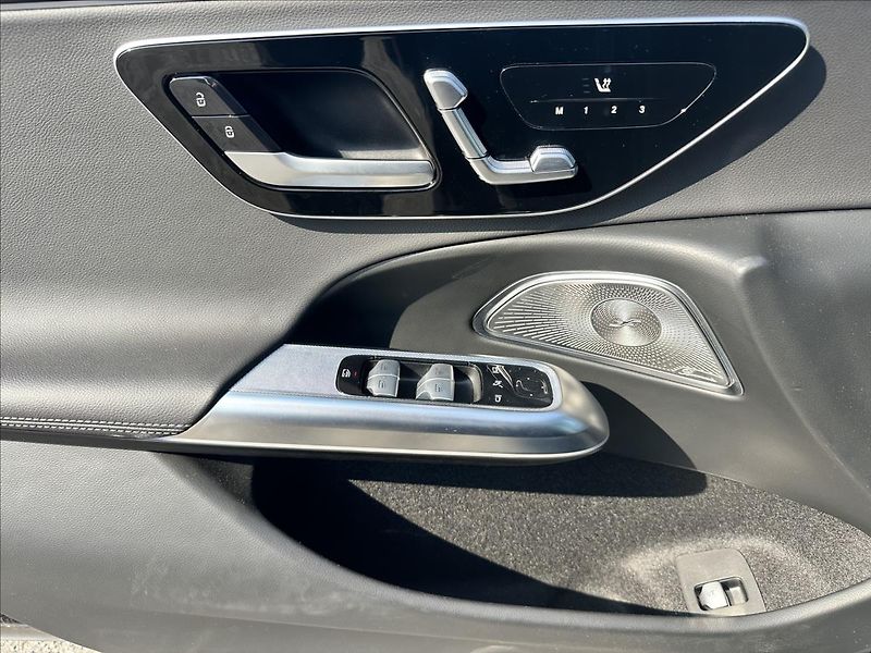 Mercedes-Benz Třídy E E 200 AMG linie - fotka 12 z 13