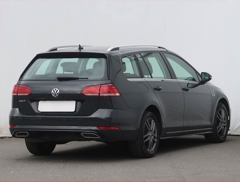 Volkswagen Golf (2019) Highline 2.0 TDI, Automat - fotka 5 z 20