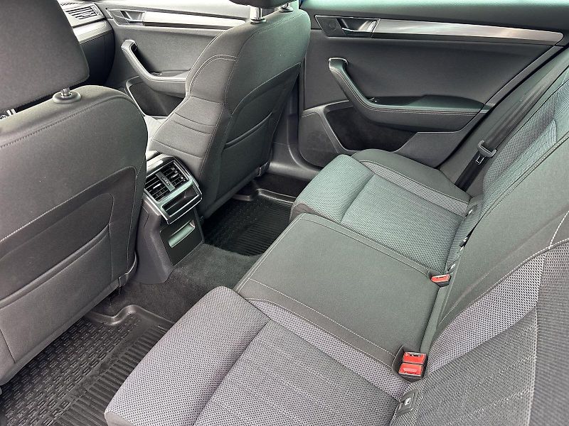 Škoda Superb (2021) Combi 1.4 TSI iV DSG Style - fotka 9 z 31