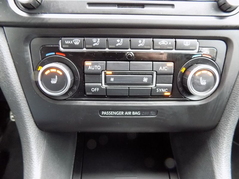 Volkswagen Golf (2012) 2.0 TDI/GTD/2.Maj/Klimatizace/ - fotka 32 z 45