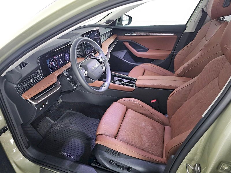Škoda Superb (2025) Combi 2.0TDI 142kW 4X4 Laurin - fotka 6 z 35