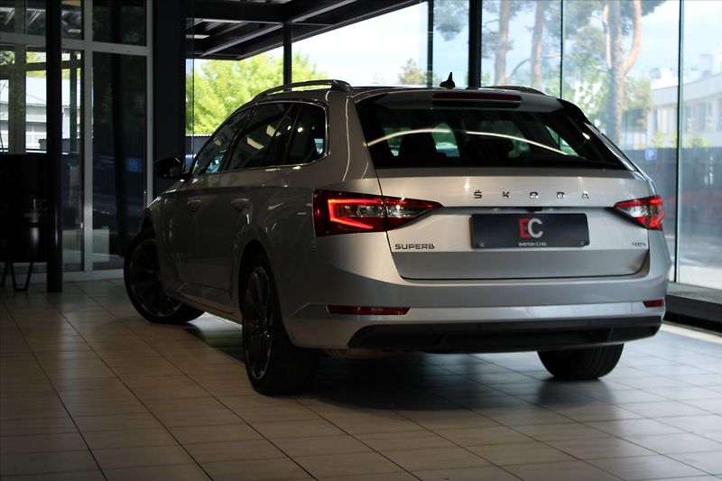 Škoda Superb TDi 140kW DSG 4x4 Style ACC/Ne - fotka 29 z 31
