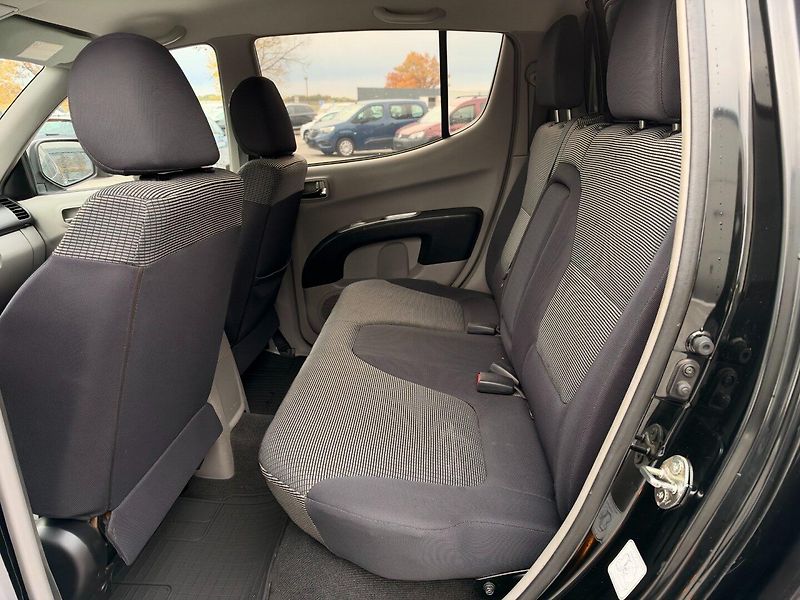 Mitsubishi L200 (2008) 2.5DI-D 100kW 4x4 HARDTOP/AUT - fotka 13 z 29