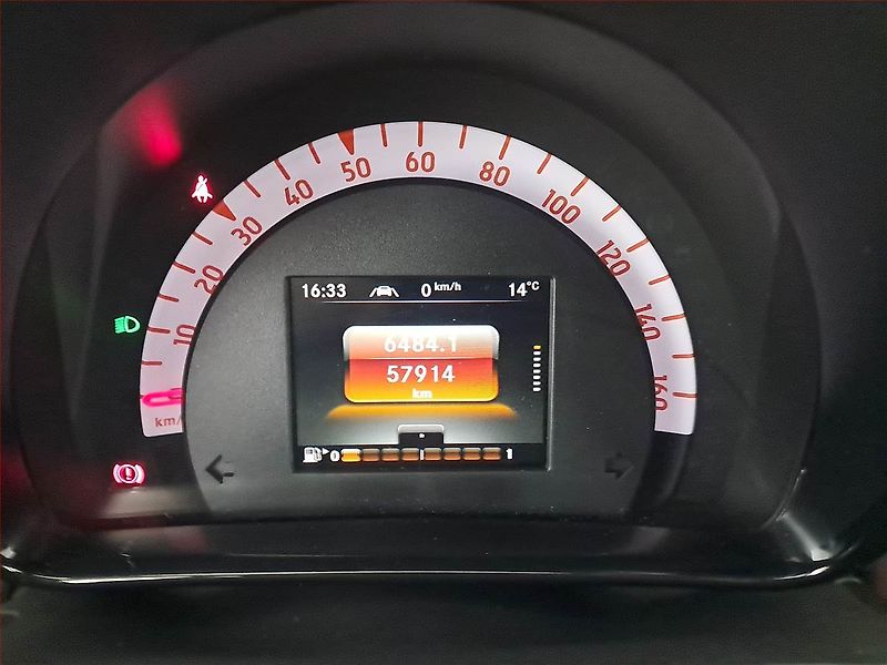 Smart Forfour (2015) 1.0, Tempomat, Vyhř. sedaček - fotka 11 z 19