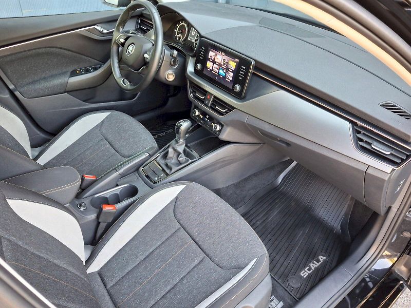 Škoda Scala (2023) Style DSG 1,5TSi 110kW - fotka 13 z 33