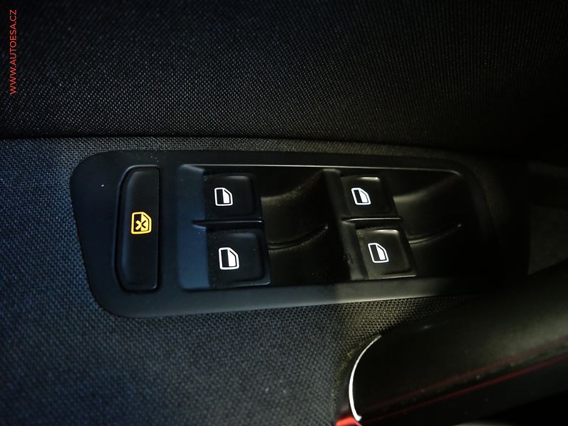 Volkswagen Passat (2012) 2.0 TDI, ČR, servis.kniha - fotka 14 z 20