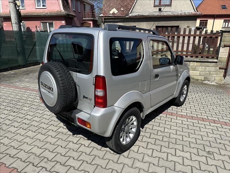 Suzuki Jimny 1,3 4x4 AUTOMAT TAŽNÉ - fotka 3 z 18